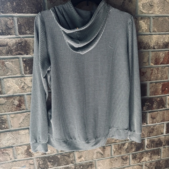 Vintage Black and White Checkered Sweater - Picture 5 of 8